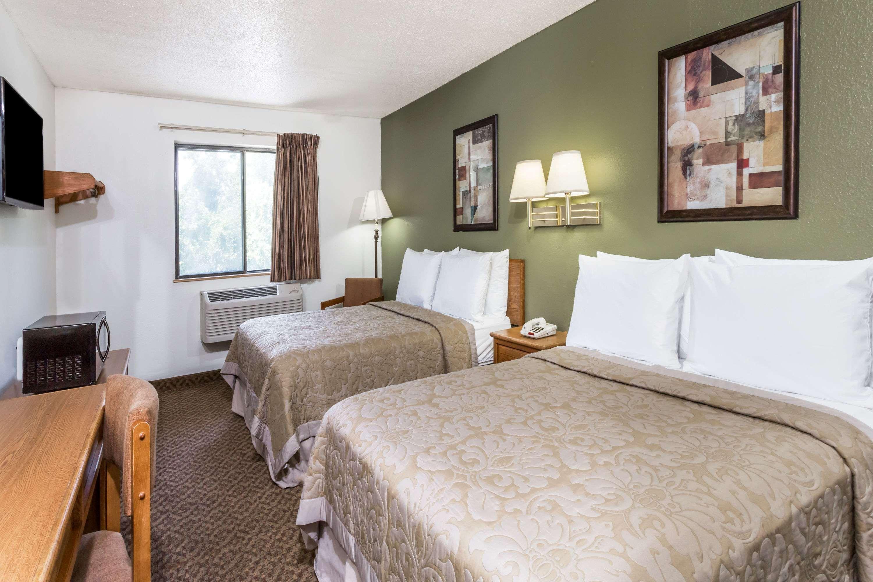 Hotel Super 8 By Wyndham Hampton Esterno foto