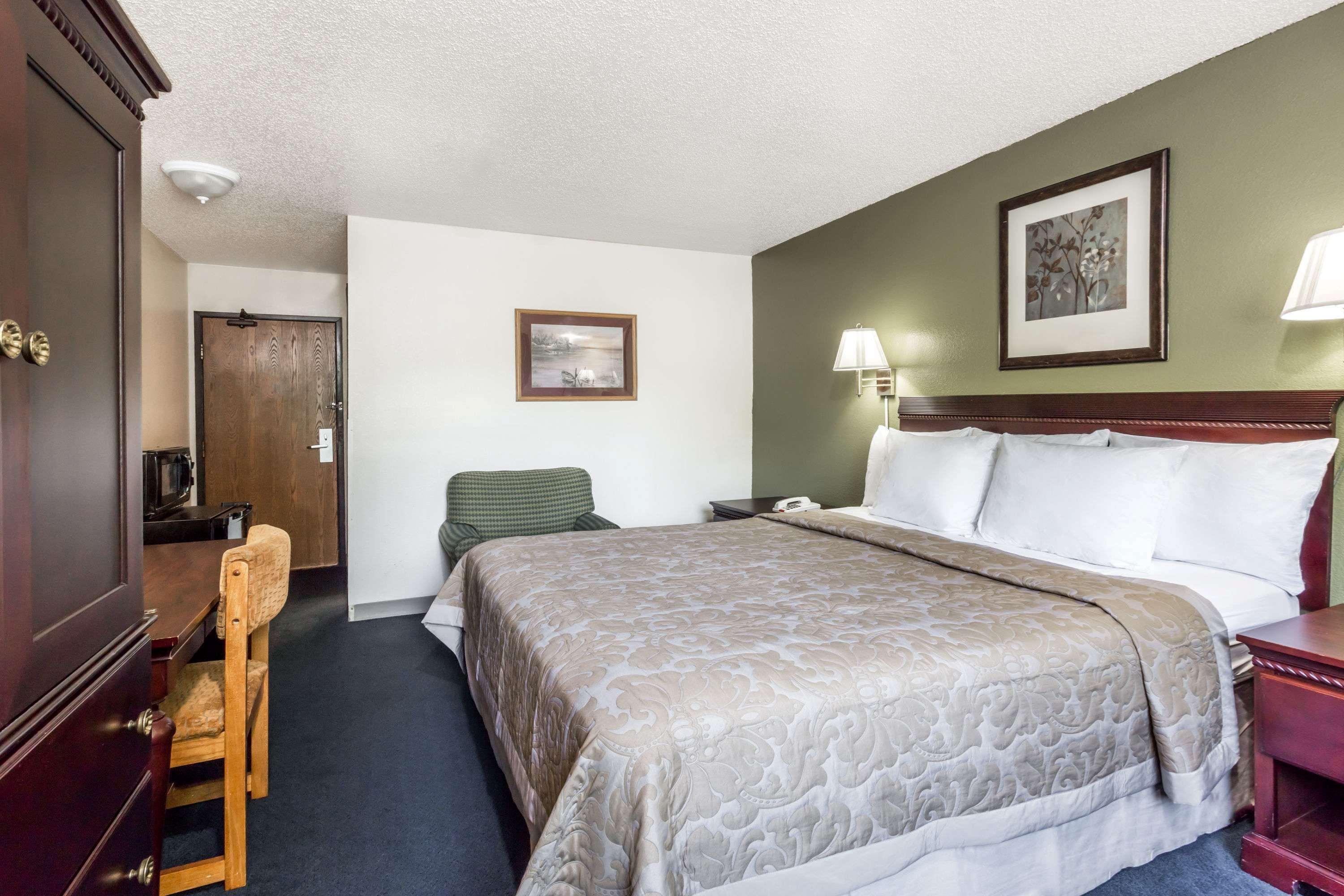 Hotel Super 8 By Wyndham Hampton Esterno foto