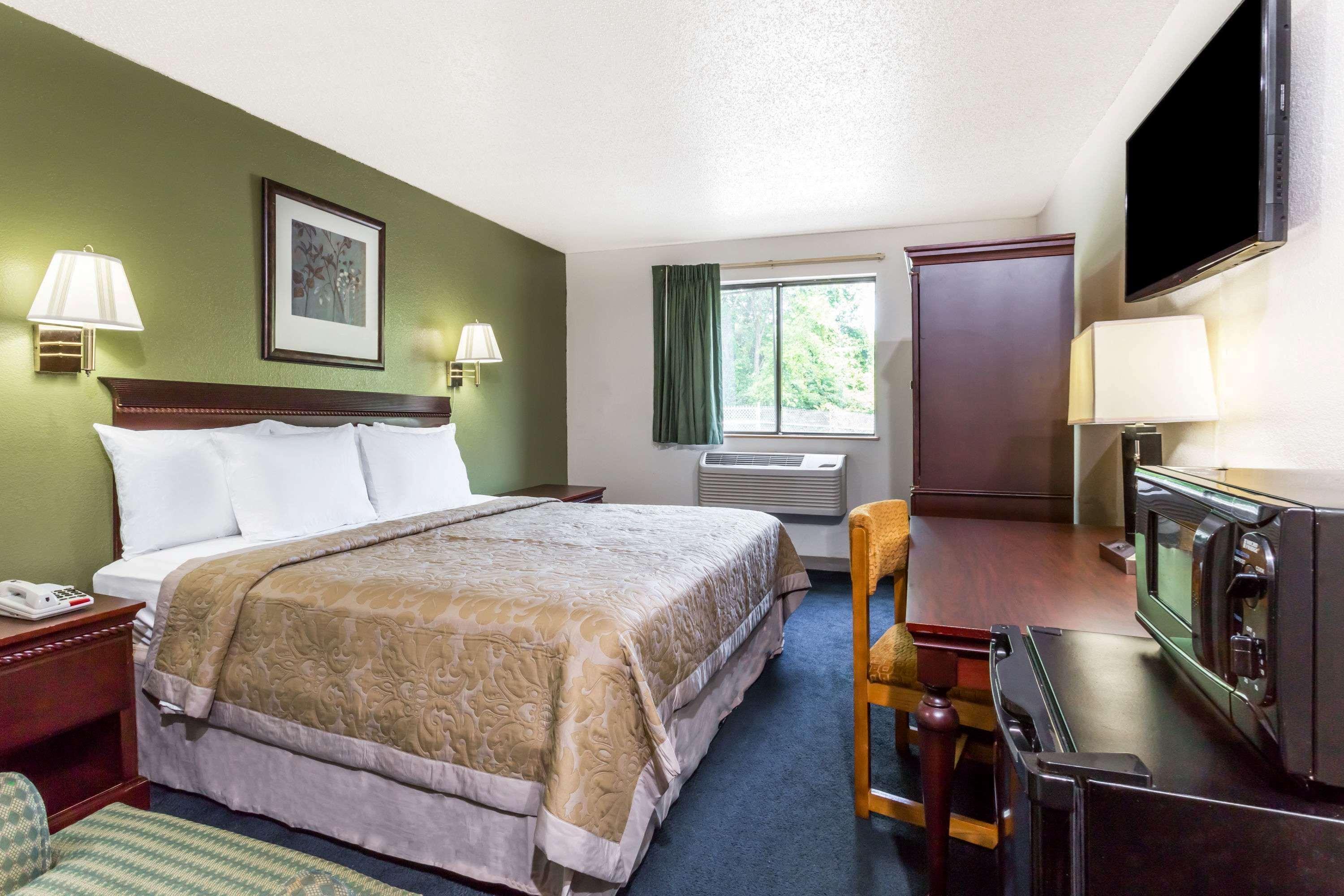 Hotel Super 8 By Wyndham Hampton Esterno foto