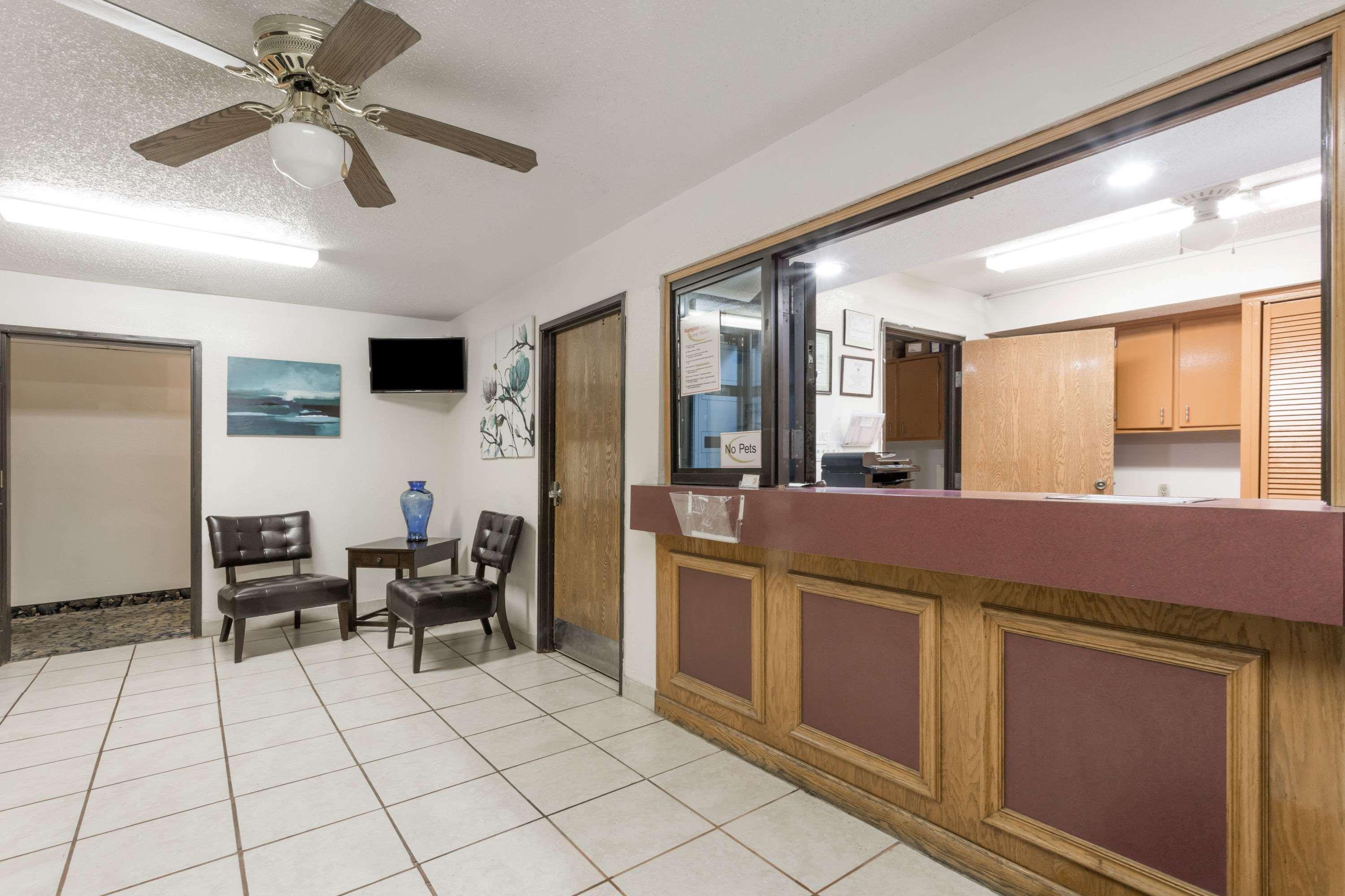 Hotel Super 8 By Wyndham Hampton Esterno foto