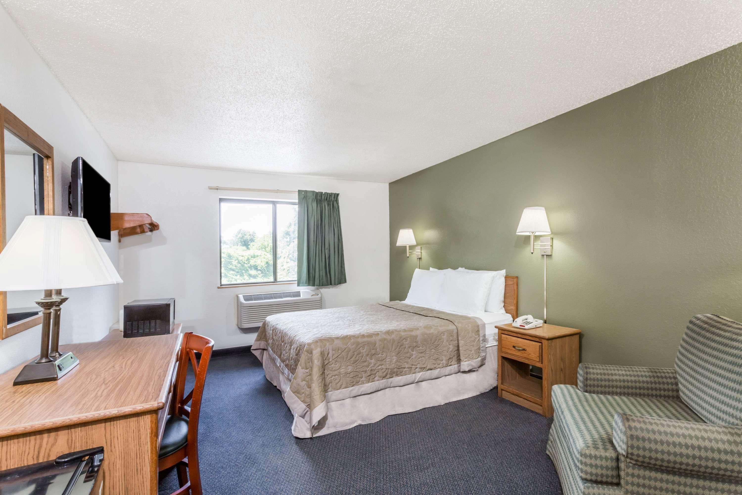Hotel Super 8 By Wyndham Hampton Esterno foto