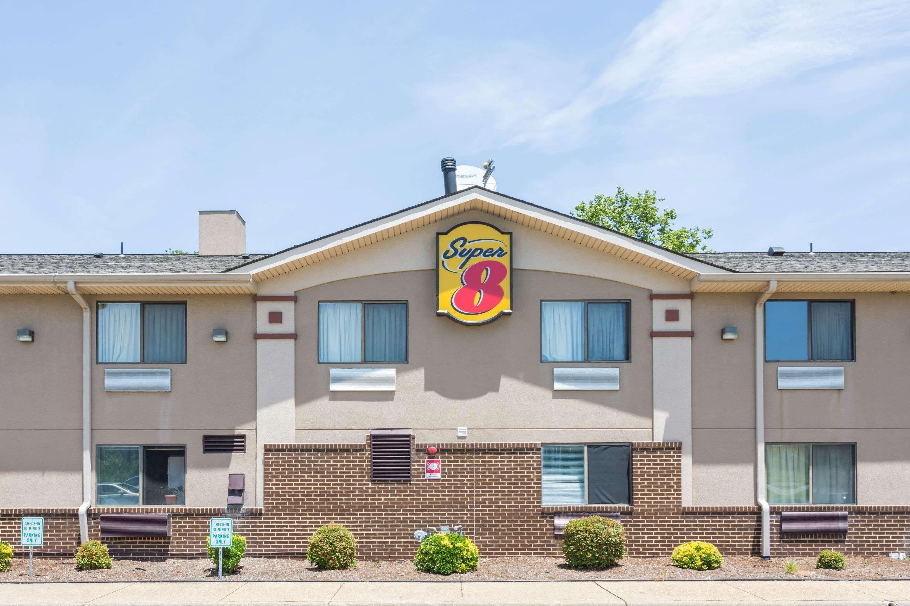 Hotel Super 8 By Wyndham Hampton Esterno foto