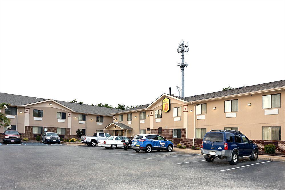 Hotel Super 8 By Wyndham Hampton Esterno foto