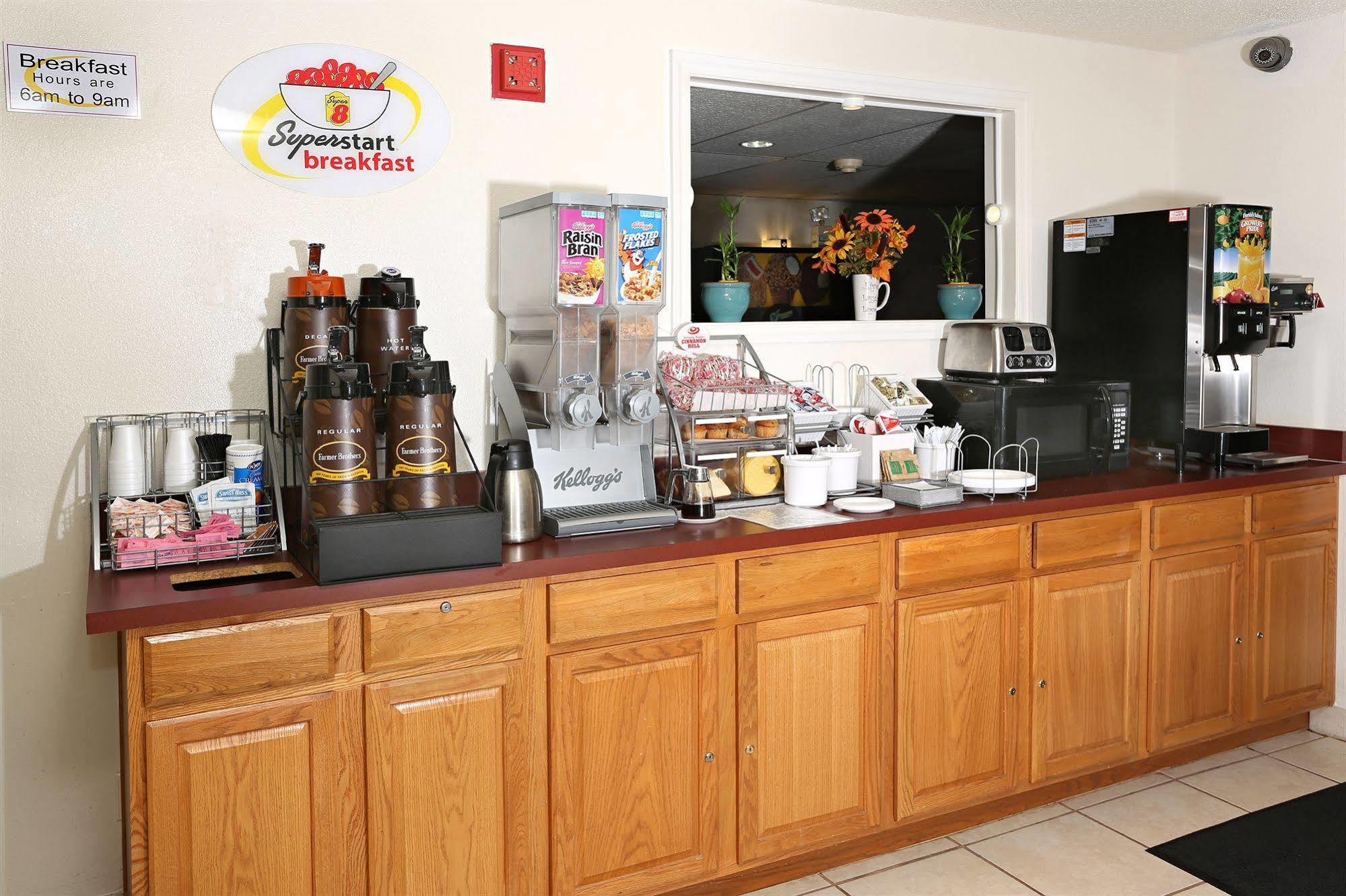 Hotel Super 8 By Wyndham Hampton Esterno foto